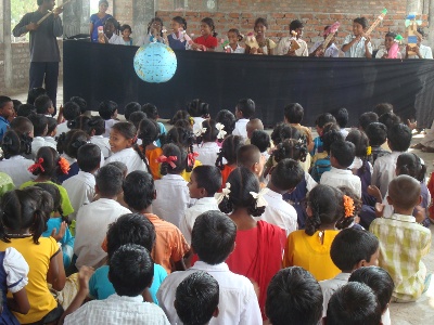 Le grand jour du spectacle, avec la terre en vedette, Orphelinat de Rudravaram, Inde 2010